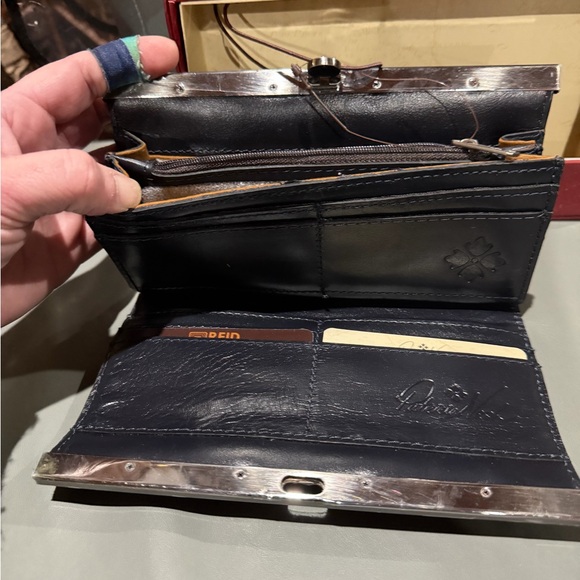 NWT Patricia Nash Clutch still with Box - Picture 3 of 6